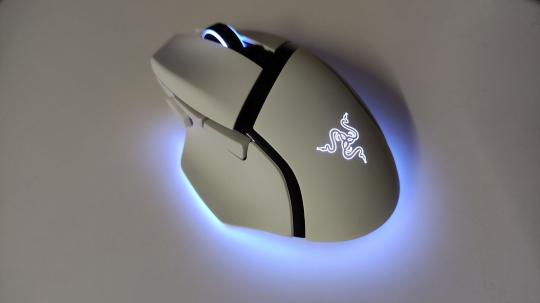 Игровая мышь Razer Basilisk V3 Pro 35K - Phantom White Ed./ Razer Basilisk V3 Pro 35K - Phantom White Ed.