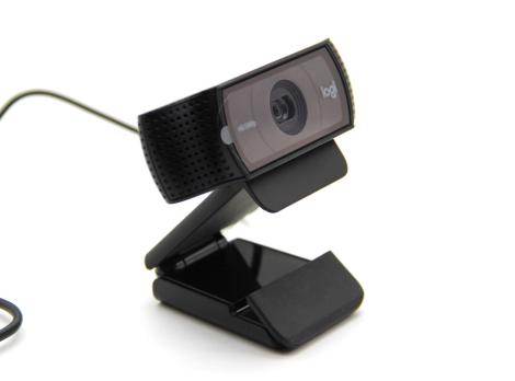 Веб-камера Logitech C920 1920x1080, 30 кадр/с, USB Type-A, микрофон (2 шт, шумоподавление), автоматическая фокусировка, автоосвещение, универсальное крепление